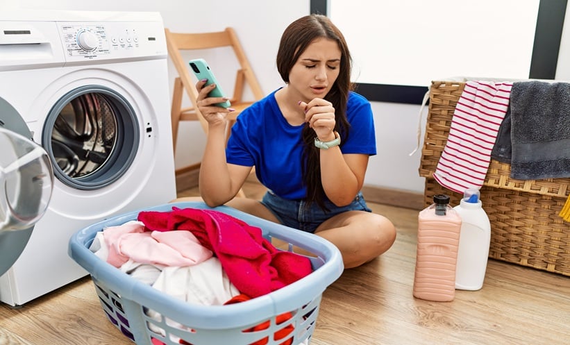 Adult with asthma using a smartphone health app to support physical activity and asthma control