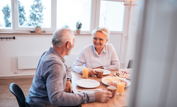 Older adult eating a balanced meal at home, illustrating risk of malnutrition and frailty