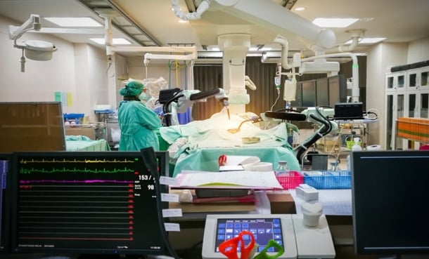 Robotic secondary cytoreductive surgery planning for triple-site extrapelvic ovarian cancer recurrence.