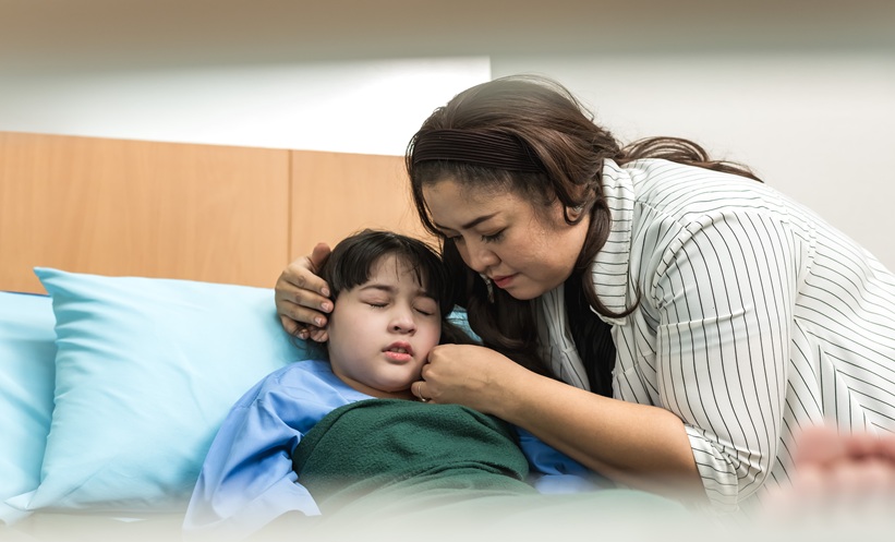 Parent receiving psychological support while caring for a child in paediatric palliative care