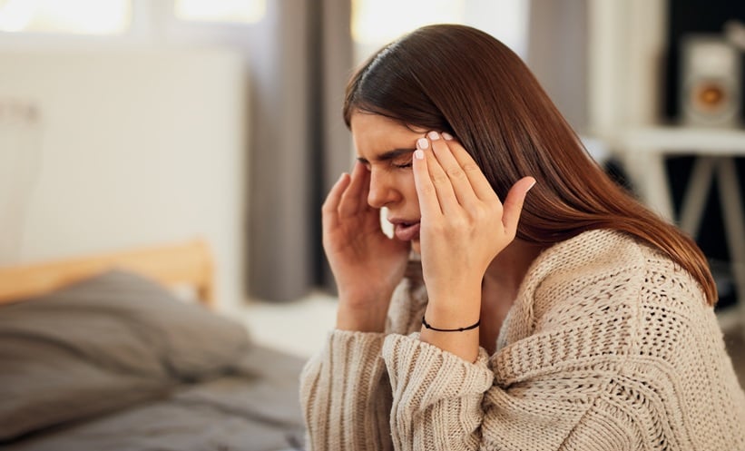 Patient discussing oral migraine preventives with a physician during a clinical consultation.