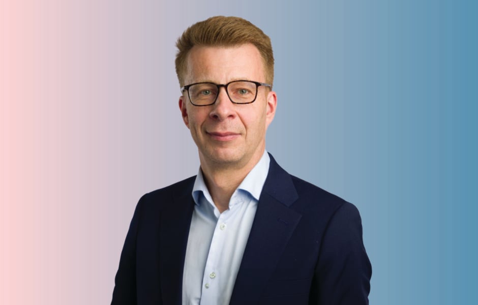 Headshot of Andrew Menzies-Gow