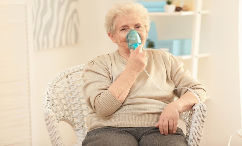 Patient with COPD using an inhaler during digital COPD inhaler training.