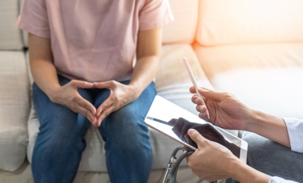 Physician discussing endometriosis ovarian cancer risk with a patient during a gynecology consultation.