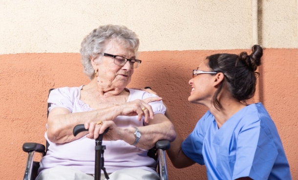 Person with Parkinson’s disease discussing daily life after deep brain stimulation with a clinician.
