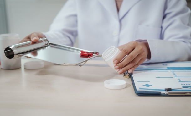 Clinician discussing extra-medical MOUD use and opioid treatment access with an adult patient.