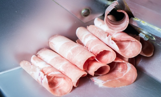 Processed and unprocessed meat representing the association between processed meat and MASLD among U.S. adults.