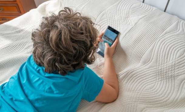 Screen Time Linked to Better Cognition? - EMJ