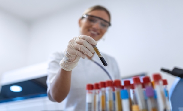 Scientist conducting single cell analysis for rapid bloodstream infection diagnosis