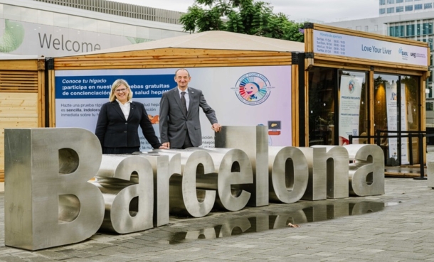 UEG President Joost PH Drenth and EASL Secretary-General Debbie Shawcross stand in front of the Love Your Liver testing site